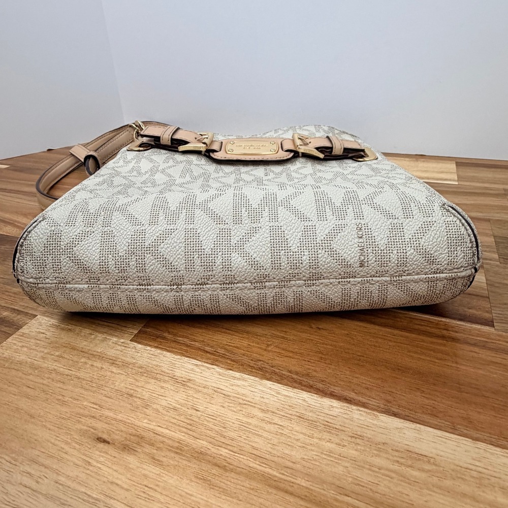 Michael Kors Bedford Crossbody Bag Vanilla Logo Signature Gold Hardware Buckle - Picture 7 of 11